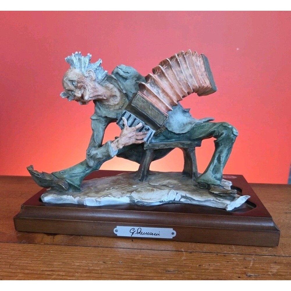 Vintage Giuseppe Armani Accordion Playing figurine Rare Retired #121/975 Italy